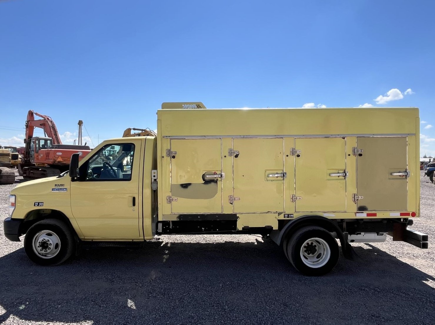 CAMIONETA CON CAJA REFRIJERADA COLDCAR